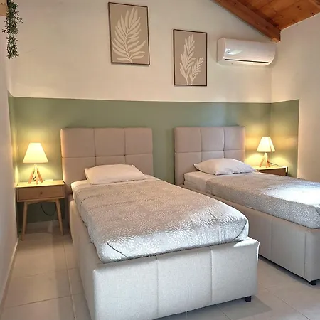 House 'to Abeli' * Lithakia